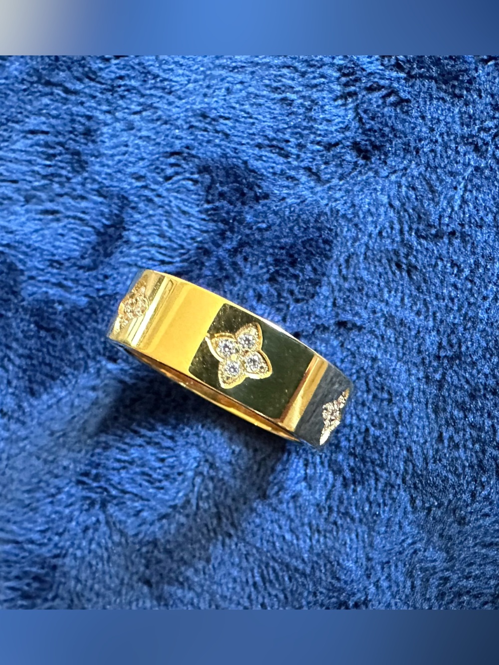 NWT Gold Plated Clover Accent Women's Band Ring Size 5